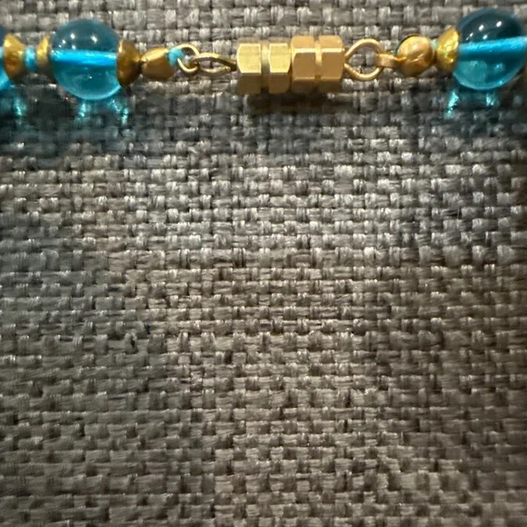 Artisan glass necklace with white flowers and aqua blue glass - Picture 4 of 8